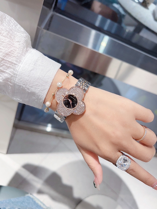 ブランド時計背面デザイン